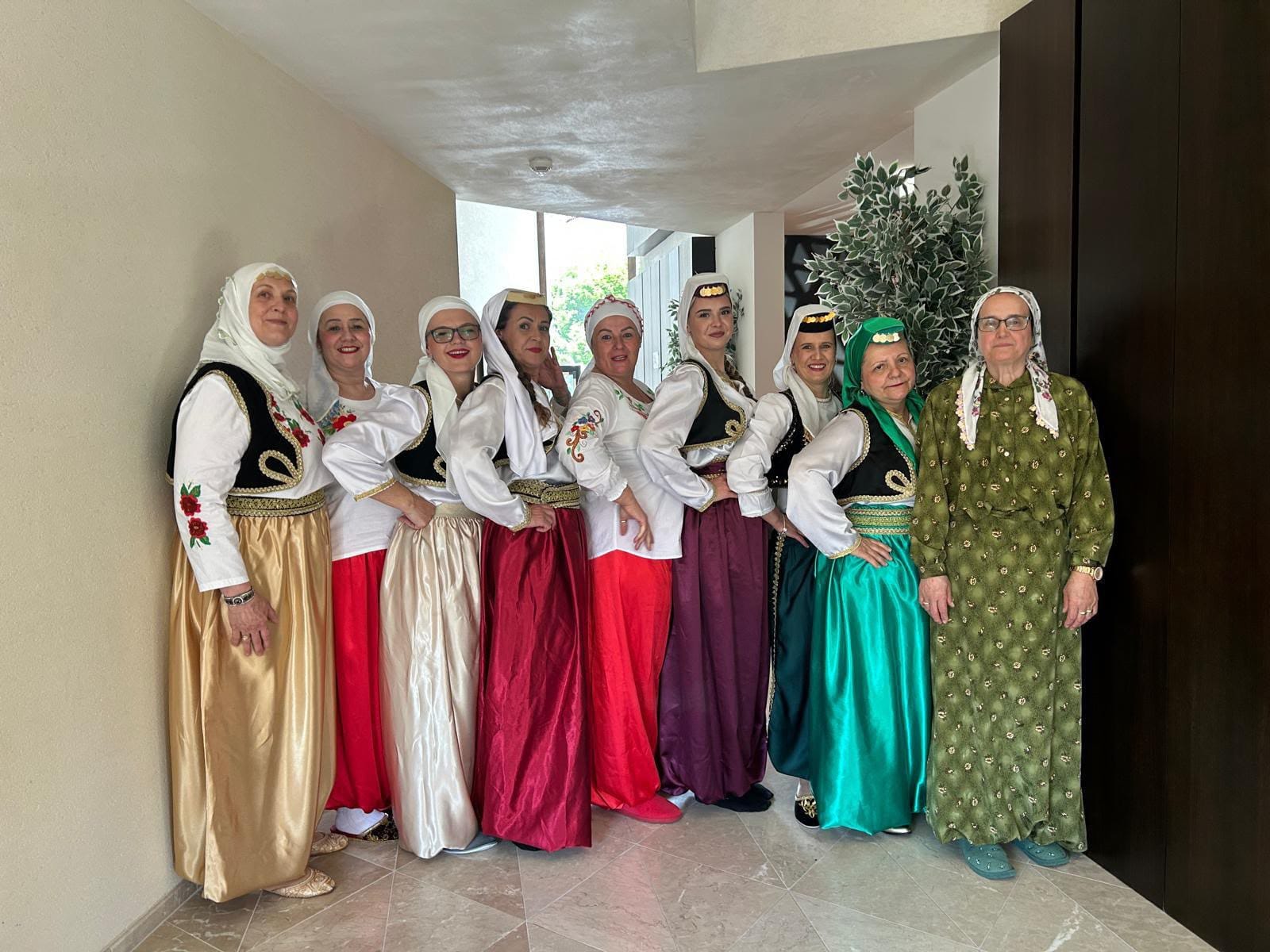 Žene Nahle u bosanskoj tradicionalnoj nošnji